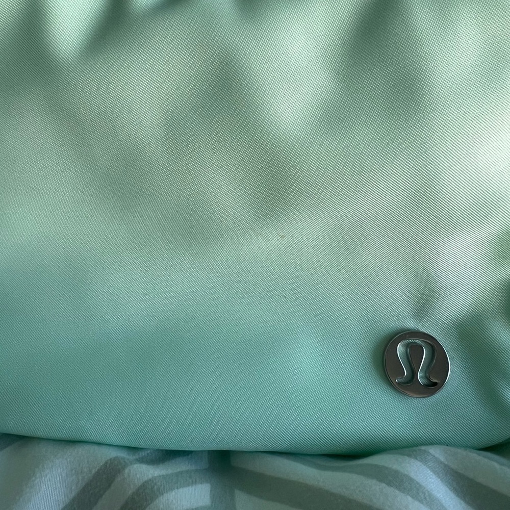 EUC Lululemon belt bag - Picture 3 of 6